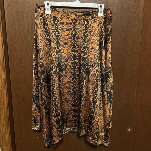 Apt. 9 Dresses & Skirts - Apt. 9 Snakeskin Animal Mid Length Orange Black Skirt Women’s Size Medium